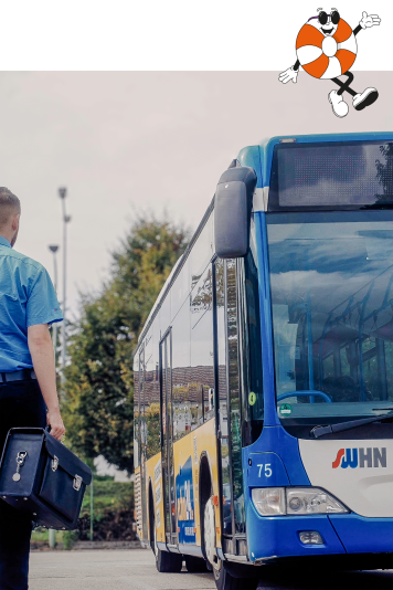 Ein Busfahrer beginnt seinen Tag.
